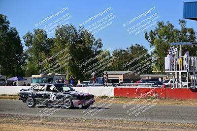 media/Sep-29-2024-24 Hours of Lemons (Sun) [[6a7c256ce3]]/StartFinish (245p-330p)/